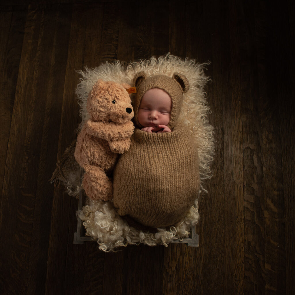 Newborn Billingshurst Photographer | Elizabeth Cole Photography | Sleeping bear